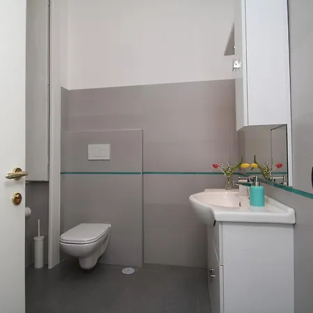 Angoletto Young אבלינו