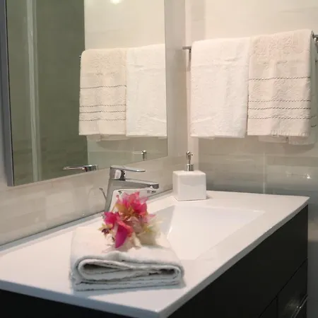 לינה וארוחת בוקר Angoletto Young